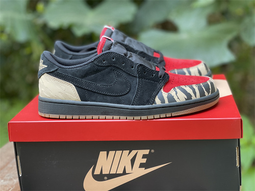 Pure original_ solefly x Air Jordan 1 Low Miami Alliance. Item number_ DN3400-001_ full code shipment 36 --- 47.5-64227879